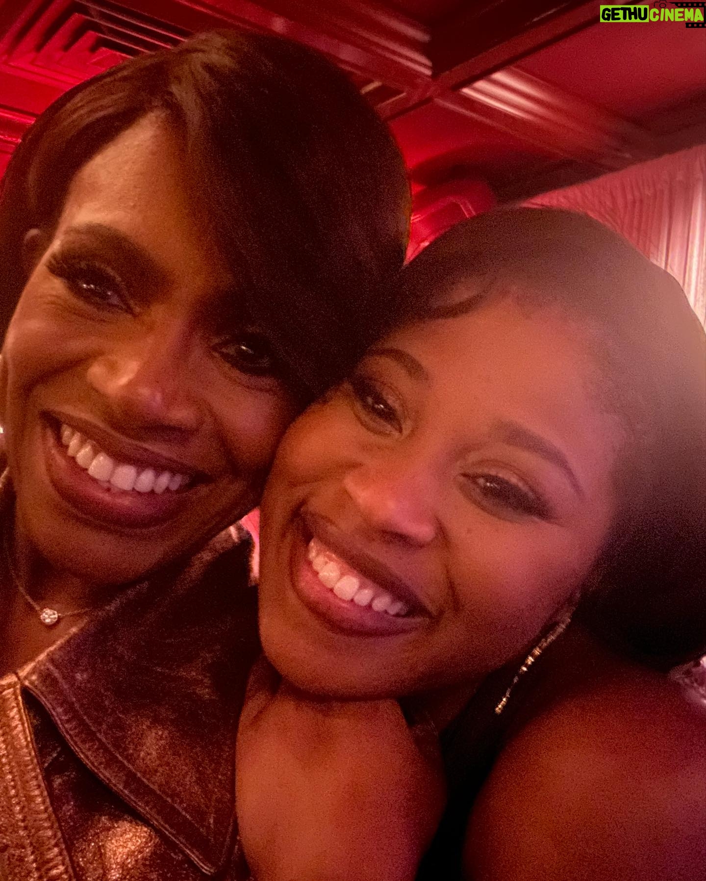 Sheryl Lee Ralph Instagram - I’m just so proud of all my daughters in real life and in Hollywood! Thank you @kellyrowland for inviting me to such a lovely dinner. I’m inspired by each and every one of you. @strongblacklead 📸: @ravieb