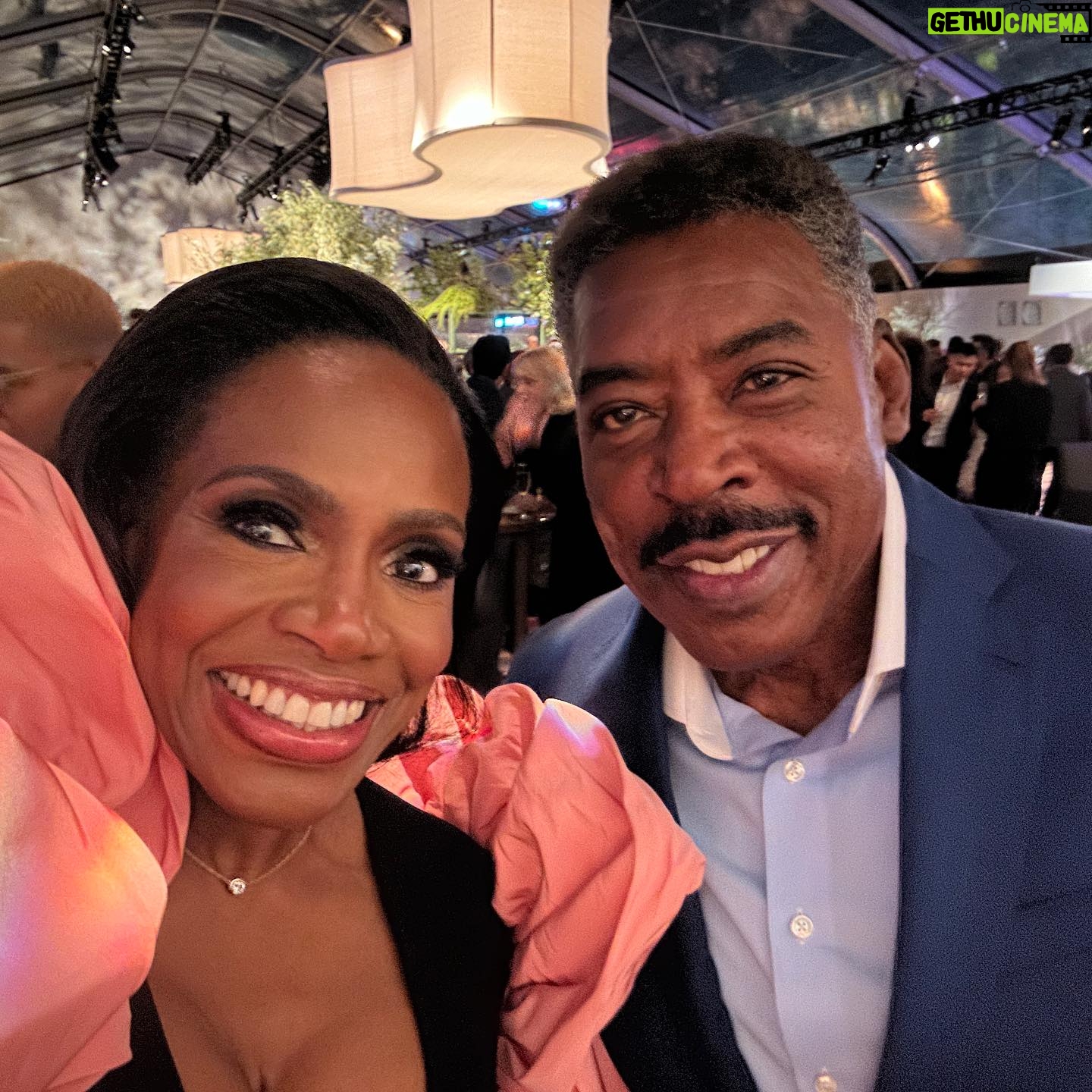 Sheryl Lee Ralph - 74.4K Likes - My first photo dump? Iβm still learning. Happy Friday!