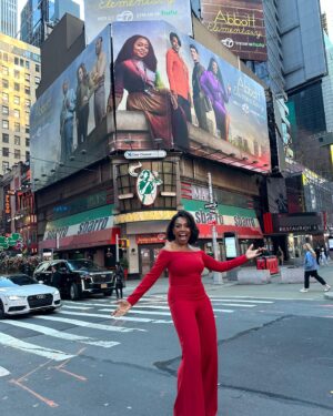 Sheryl Lee Ralph Instagram - It’s Abbott Elementary Day!!! How perfect that the school bus just passed me right as I was taking this photo. Go figure! 🏫 🚌. @abbottelemabc