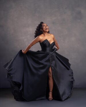 Sheryl Lee Ralph Instagram - Tonight, we toast to the performances that moved us and the stories that inspired us. Cheers! @sagawards 🥂 

Styled by @ivycoco23
Hair @sharifposton
Makeup @juanice.mua
Dress @waadaloqaili
Tailoring @klvn.s 
Shoes @rogervivier
Earrings @fernandojorge
Photographer @iamjamesanthony
Photo Assist @Tyblassingame
