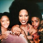 Sheryl Lee Ralph Instagram – Mothers come in various forms, biological mothers, adoptive mothers, foster mothers, stepmothers, bonus mothers, surrogate mothers, Muhvas, grandmothers and great grandmothers too. Let’s not forget our mothers in heaven. God bless you all💕