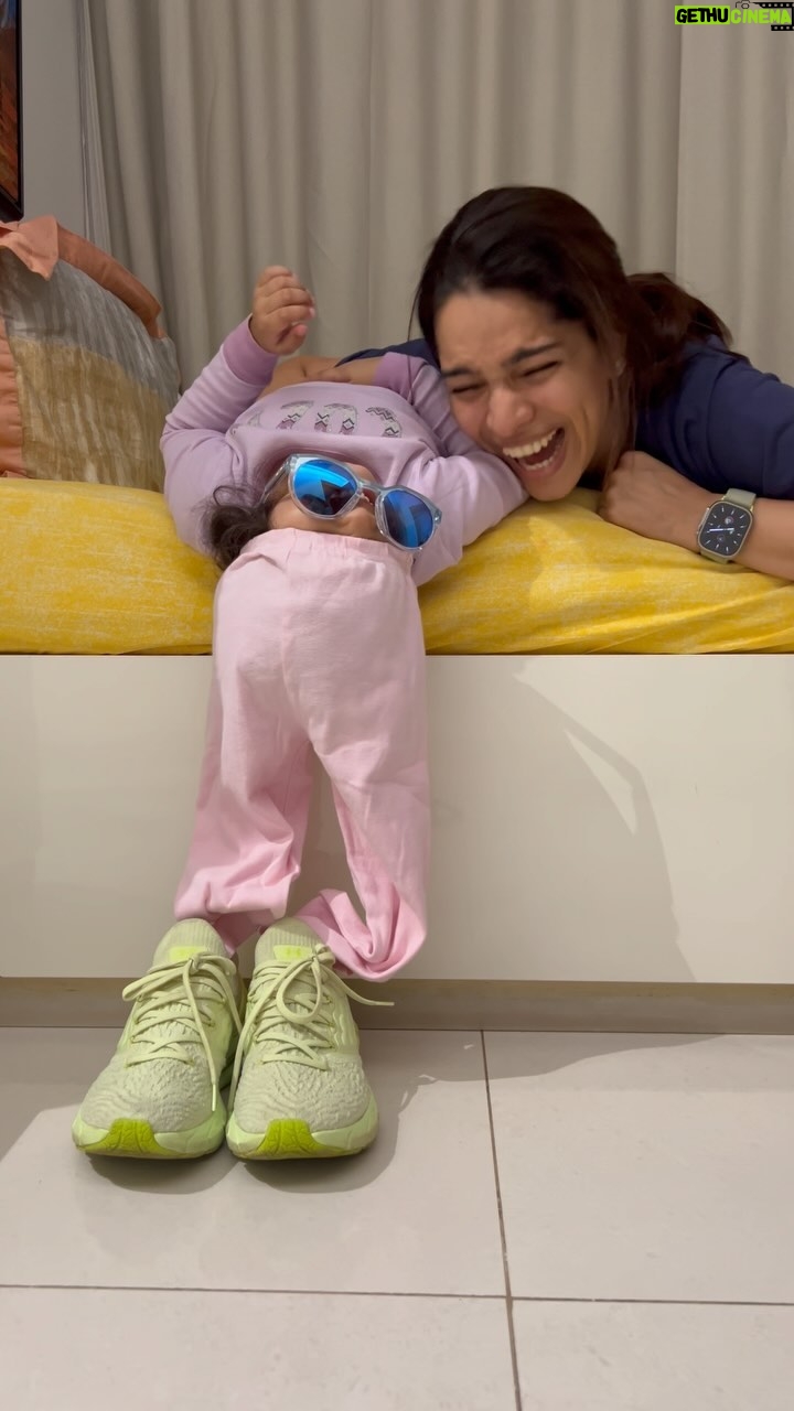 Shikha Singh Instagram - How do u maintain your sanity ???? DOING THINGS LIKE THIS 🤣🤣🤣🤣 #us #babiesofinstagram #babygirl #baby #girl #mom #mommy #mother #motherdaughter #fun #funny #reel #reels #reelitfeelit #reelkarofeelkaro #trending #trendingreels #insta #instagood #instagram #instadaily #love #live #laugh #parentingtips #takeiteasy #life #grateful #blessed #makingmemories