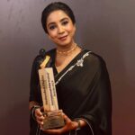Shilpa Rao Instagram – Absolute honour to be part of the legacy of @dpiff_official … Thank you so much 🙏🏼🙏🏼🙏🏼.

Thank you guys for your love, truly humbled 🙏🏼❤️.

Wearing @raw_mango 
Jewellery by @yuvaanjewels 
Watch by @longines 
HMU by @mainak.mk_up 

#shilparao #dadasahebphalkeawards