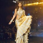 Shilpa Shetty Instagram - A Golden Moment ✨♥️ At the @timesfashionweek for @etashabyashajain #BombayTimesFashionWeek #EtashabyAshaJain #GildedGarden