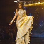 Shilpa Shetty Instagram - A Golden Moment ✨♥️ At the @timesfashionweek for @etashabyashajain #BombayTimesFashionWeek #EtashabyAshaJain #GildedGarden