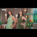 Shilpa Shetty Instagram - Hey lovely peeps! It’s showtime! We are thrilled to bring to you Kesh King Shampoo's new ad campaign #AyurvedicKeshKingApnale starring the stunning Shilpa Shetty & gorgeous Palak Tiwari! Join us as Shilpa & Palak groove their way to beautiful, thick & lustrous hair using our Shampoo. #JhadeinJabJabJulfeinTeri #GoodHairEveryday #GoChemicalFree #KeshKing