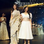 Shilpa Shetty Instagram - A Golden Moment ✨♥️ At the @timesfashionweek for @etashabyashajain #BombayTimesFashionWeek #EtashabyAshaJain #GildedGarden