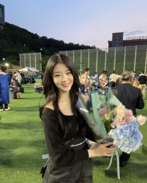 Shin Ji-yeon Instagram - 동생 졸업식에서 내 사진 찍기✨😜