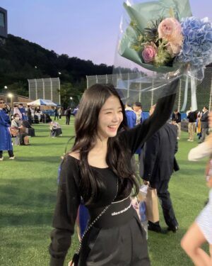 Shin Ji-yeon Instagram - 동생 졸업식에서 내 사진 찍기✨😜