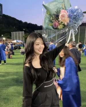 Shin Ji-yeon Instagram - 동생 졸업식에서 내 사진 찍기✨😜