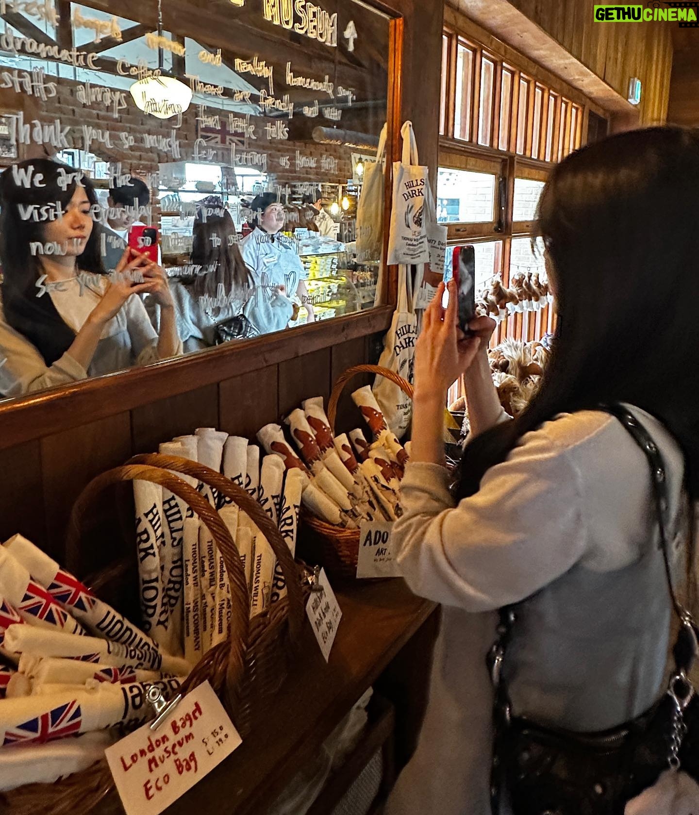 Shin Ji-yeon Instagram - 3주 전 제주도 넘 가보고 싶었던 런던베이글, 카페레이어드🥯