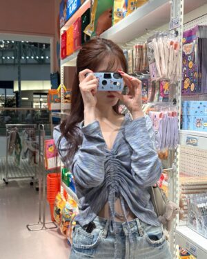 Shin Ji-yeon Instagram - 앞머리 자르고 염색하고 귀여운거 사러다니는 내 일상🍒