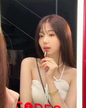 Shin Ji-yeon Instagram - @chanel.beauty.korea ❤️

#CodesCouleur #샤넬코드컬러 #샤넬코드컬러팝업 #샤넬메이크업 #샤넬뷰티