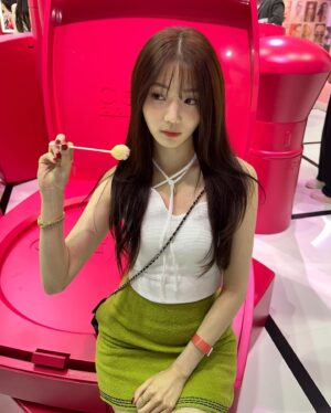 Shin Ji-yeon Instagram - @chanel.beauty.korea ❤️

#CodesCouleur #샤넬코드컬러 #샤넬코드컬러팝업 #샤넬메이크업 #샤넬뷰티