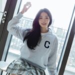 Shin Ji-yeon Instagram - 저..그레이 컬러를 좋아하나봐요 ღ'ᴗ'ღ #광고 #커버낫맨투맨 #커버낫하프집업