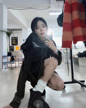 Shin Ji-yeon Instagram - 👻🖤🖤