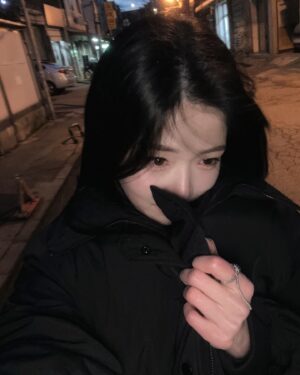 Shin Ji-yeon Instagram - 👻🖤🖤