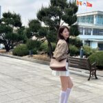 Shin Ji-yeon Instagram - #광고 학교 다녀오겠습니다~🌼개강으로 설레는 이 시즌에 어울리는 심플하면서도 고급스러운 대학생들의 필수품 코치 필드 토트🧡 3월 5일 (일)까지 코치 전국 백화점 매장 및 코치 공식 온라인 스토어에서 신학기 맞이 프로모션 진행 중이라고 하네요✨ #Coach #CoachNY #코치 #신학기필수템코치