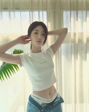 Shin Ji-yeon Instagram - @calvinklein #캘빈클라인 🤍