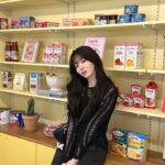 Shin Ji-yeon Instagram - yellow is my new favourite color🌼!