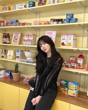Shin Ji-yeon Instagram - yellow is my new favourite color🌼!