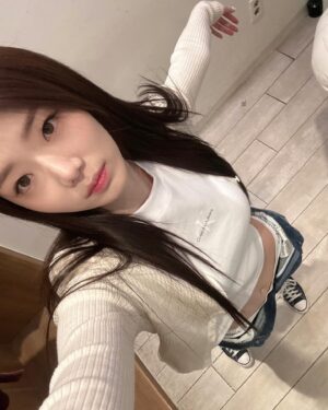 Shin Ji-yeon Instagram - @calvinklein #캘빈클라인 🤍