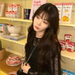 Shin Ji-yeon Instagram - yellow is my new favourite color🌼!