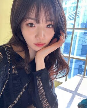 Shin Ji-yeon Instagram - yellow is my new favourite color🌼!