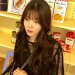 Shin Ji-yeon Instagram - yellow is my new favourite color🌼!