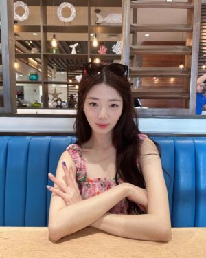 Shin Ji-yeon Instagram - my summer came early🌼😎