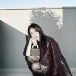 Shin Ji-yeon Instagram - #광고 @louisvuitton 서울 잠수교 위 런웨이에서 선보여졌던 가방들에서 영감을 받아 제작된 한국익스클루시브 캡슐 컬렉션이 런칭됐어요✨ 백, 코트, 신발까지 취향저격🤎 #LVPREFALL23 #루이비통 #루이비통캡슐컬렉션