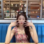 Shin Ji-yeon Instagram - my summer came early🌼😎
