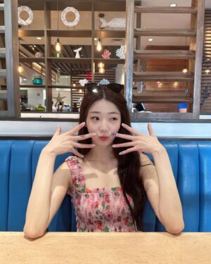 Shin Ji-yeon Instagram - my summer came early🌼😎
