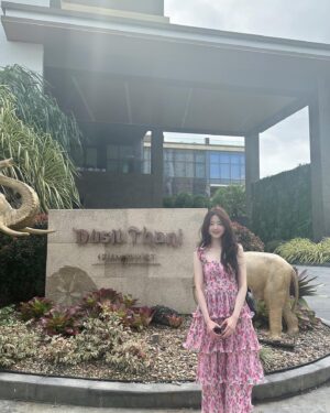 Shin Ji-yeon Instagram - my summer came early🌼😎