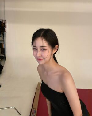 Shin Seul-ki Instagram - 🌹🌺🥀