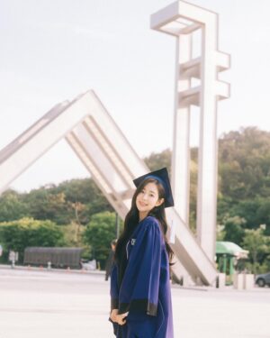 Shin Seul-ki Instagram - ☺️🎓