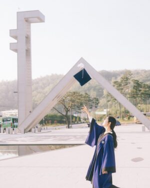 Shin Seul-ki Instagram - ☺️🎓