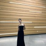Shin Seul-ki Instagram - 2023.06.25🎹졸업연주 끝!!🤍🎓 연주하는 내내 말로 형용할 수 없을 만큼 행복했고 마지막이라는 생각에 가슴이 아릴만큼 뭉클했습니다. 예술에 정답은 없지만 본질을 찾고자 하는 순수함이 가장 음악을 빛내주는 것 같아요 준비과정은 매우 고됐지만 고민하고 노래할 수 있어 행복했습니다 🥹 학부 생활의 끝을 잘 마무리 할 수 있었던 건 연주회의 자리를 빛내준 지인분들과 팬분들의 사랑 덕분이라고 생각해요 .정말 감사합니다🥹🤍 저는 교정을 떠나지만 4년 동안의 배움을 안고 씩씩하고 성실하게 사회로 나아가겠습니다.🤓 안뇽 학교야~~😍
