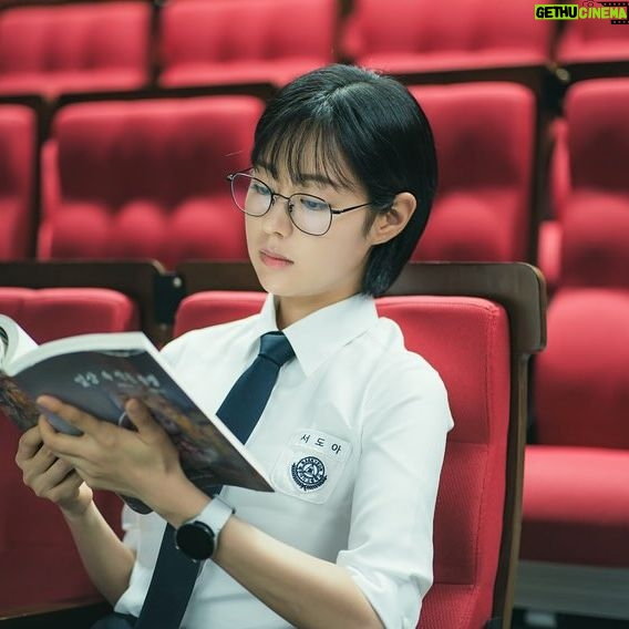 Shin Seul-ki - 298.3K Likes - 지금부터 마지막 피라미드게임을 시작할게.🔺