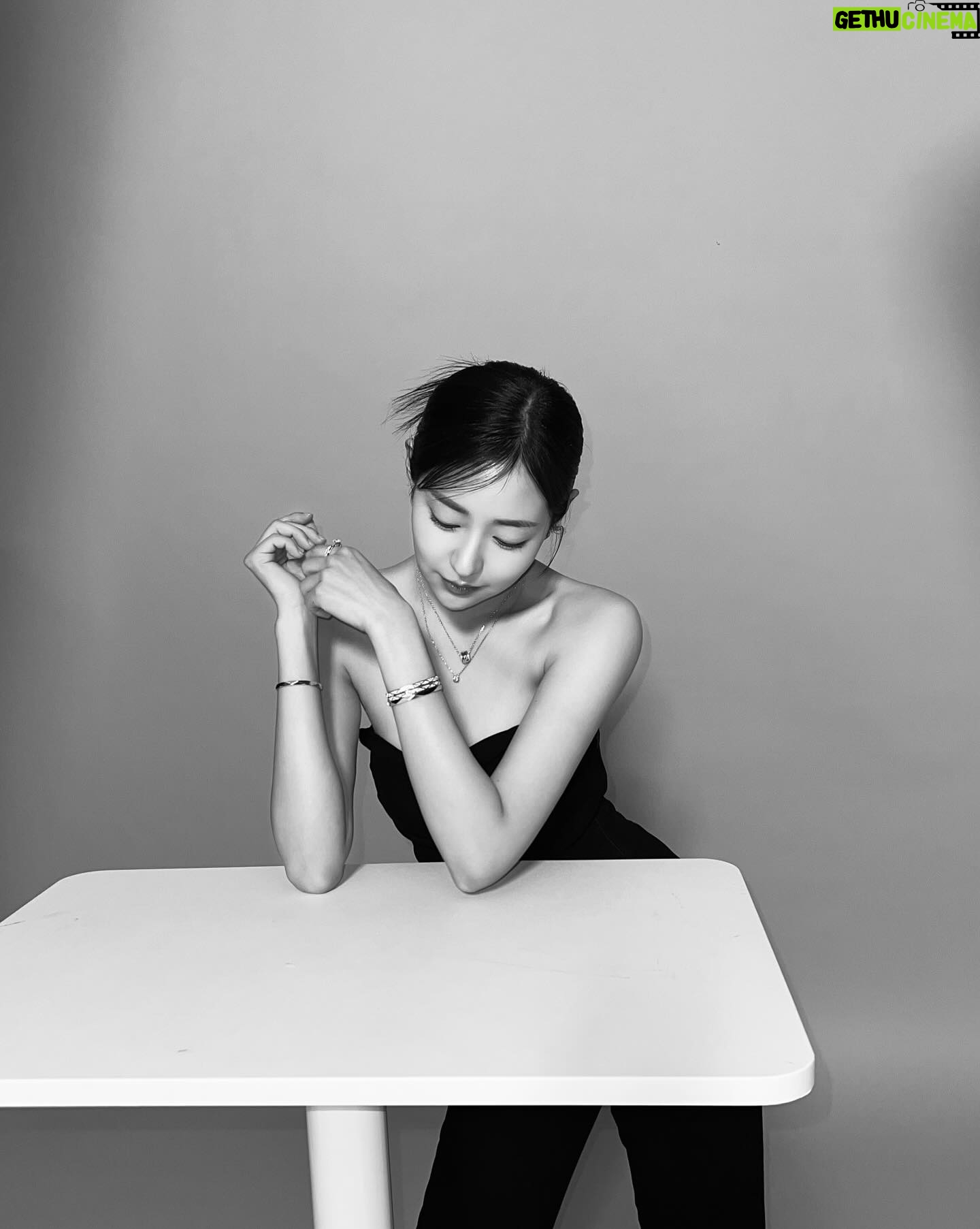 Shin Seul-ki - 233.8K Likes - 🌌