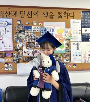 Shin Seul-ki Instagram - 👩‍🎓💙