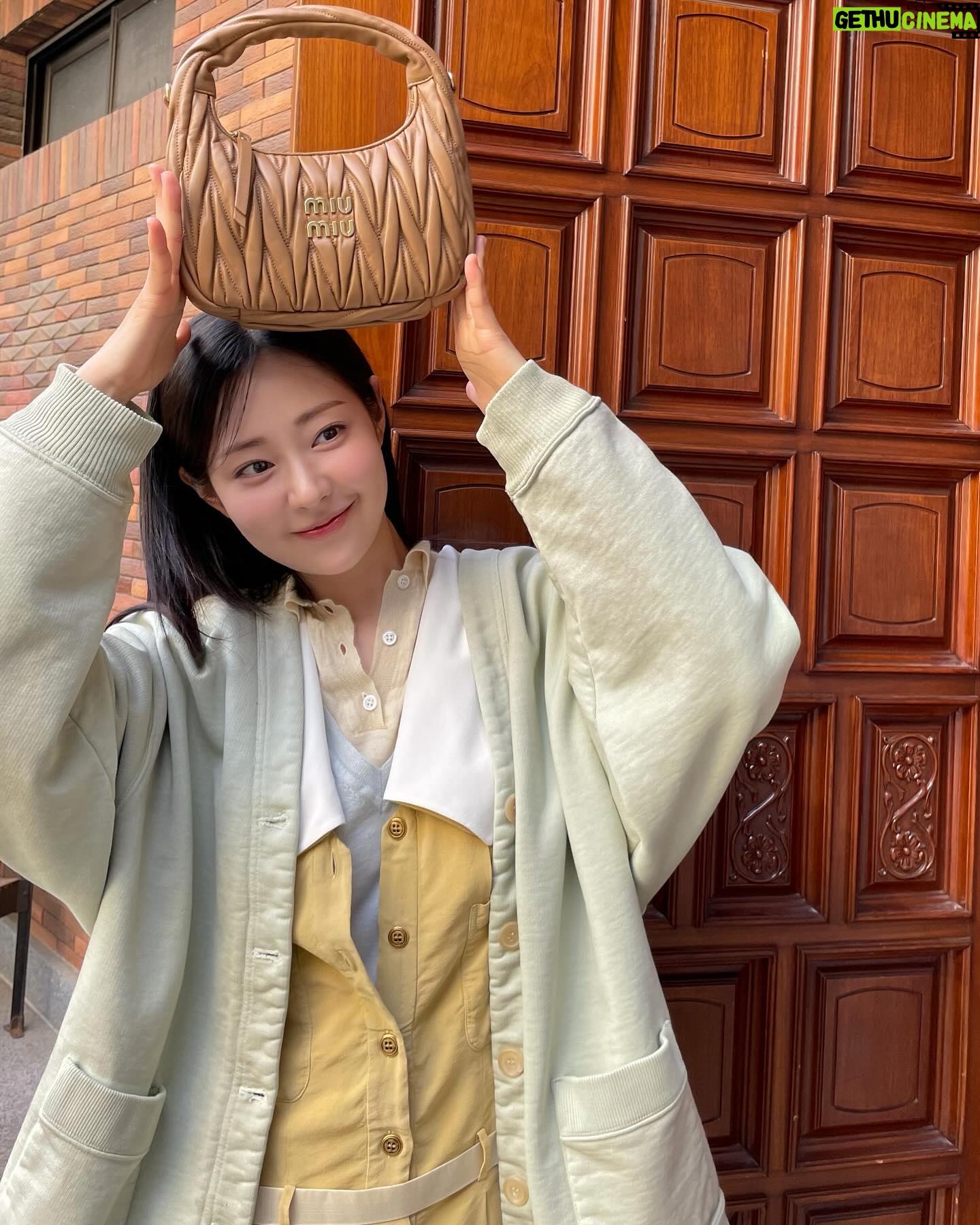 Shin Seul-ki Instagram - ๐ค๐งก๐ผ @miumiu #MiuMiu #Miuwander #gifted