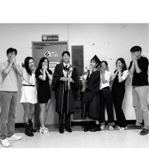 Shin Seul-ki Instagram - 👩‍🎓💙