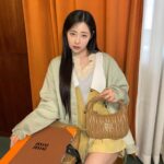 Shin Seul-ki Instagram - 🤎🧡🌼 @miumiu #MiuMiu #Miuwander #gifted