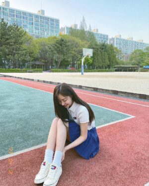 Shin Seul-ki Instagram - @tommyjeans 👟👖 ❤️

#광고 #tommyjeans #버지니아캔버스로우