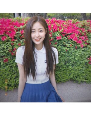 Shin Seul-ki Instagram - @tommyjeans 👟👖 ❤️

#광고 #tommyjeans #버지니아캔버스로우