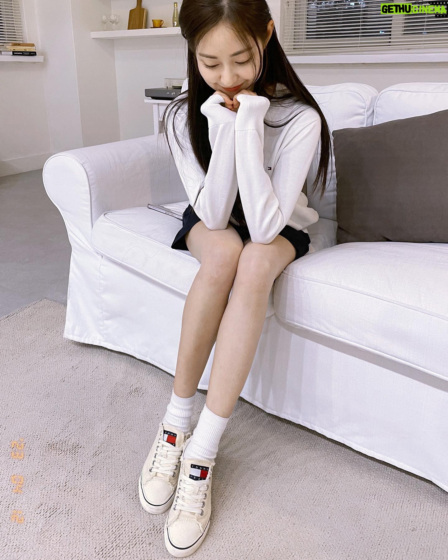Shin Seul-ki - 303.5K Likes - @tommyjeans 👟👖 ❤️
#광고 #tommyjeans #버지니아캔버스로우