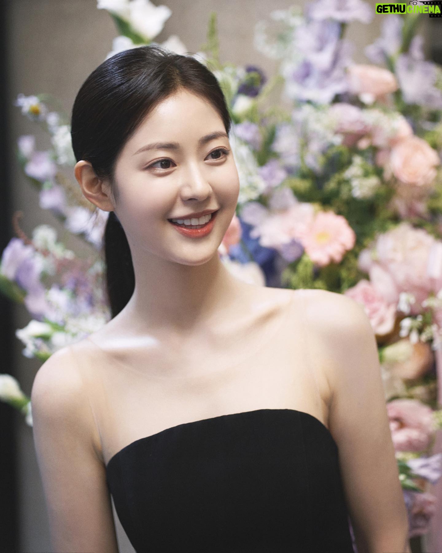 Shin Seul-ki - 394.2K Likes - 🎹🖤🤍🖤🤍