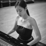 Shin Seul-ki Instagram - 🎹🖤🤍🖤🤍