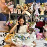 Shin Seul-ki Instagram - 2023.06.25🎹졸업연주 끝!!🤍🎓 연주하는 내내 말로 형용할 수 없을 만큼 행복했고 마지막이라는 생각에 가슴이 아릴만큼 뭉클했습니다. 예술에 정답은 없지만 본질을 찾고자 하는 순수함이 가장 음악을 빛내주는 것 같아요 준비과정은 매우 고됐지만 고민하고 노래할 수 있어 행복했습니다 🥹 학부 생활의 끝을 잘 마무리 할 수 있었던 건 연주회의 자리를 빛내준 지인분들과 팬분들의 사랑 덕분이라고 생각해요 .정말 감사합니다🥹🤍 저는 교정을 떠나지만 4년 동안의 배움을 안고 씩씩하고 성실하게 사회로 나아가겠습니다.🤓 안뇽 학교야~~😍